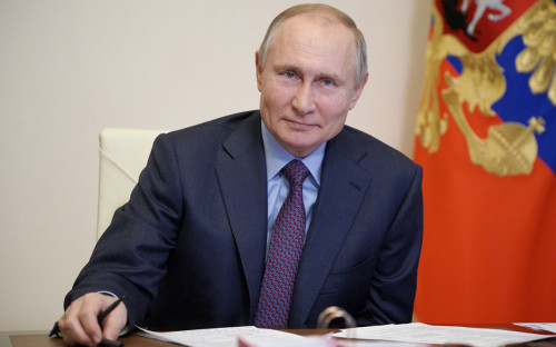 Путин объяснил отказ прививаться публично нежеланием «обезьянничать»