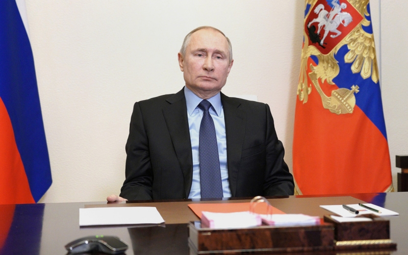 Путин объяснил отказ прививаться публично нежеланием «обезьянничать»