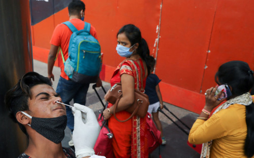 В Индии одобрили срочное применение вакцины «Спутник V»