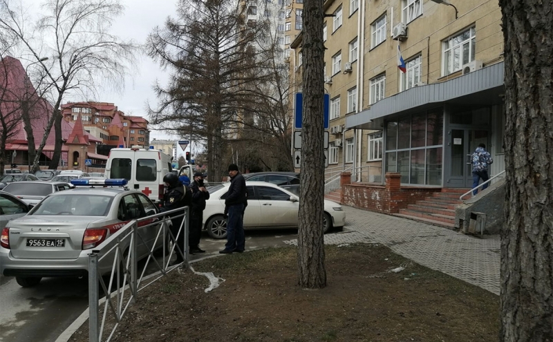 В Новосибирске в суде застрелили взявшего конвоира в заложники мужчину