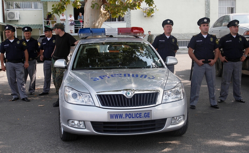 В Тбилиси посетителей банка взяли в заложники