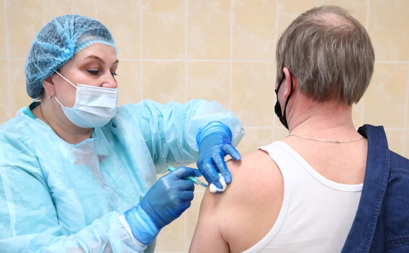 AP назвало причины низких темпов вакцинации в России