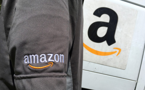 Чистая прибыль Amazon за год превысила ее сумму за три предыдущих года