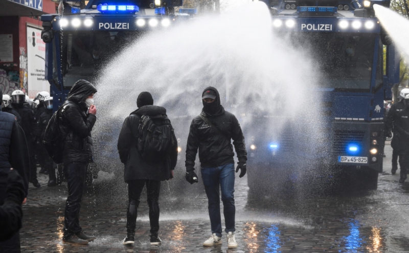 Демонстрации в крупных городах Европы переросли в столкновения с полиц