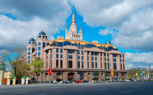 «Ведомости» узнали о решении продать здание Военторга у Кремля
