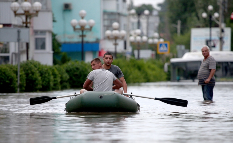 Аксенов попросит у Путина финансовую помощь из-за потопа