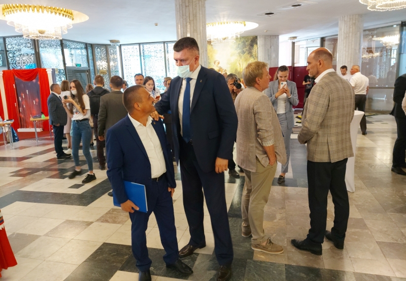 Единороссы Чувашии избрали делегатов съезда партии и приобщаются к оперетте