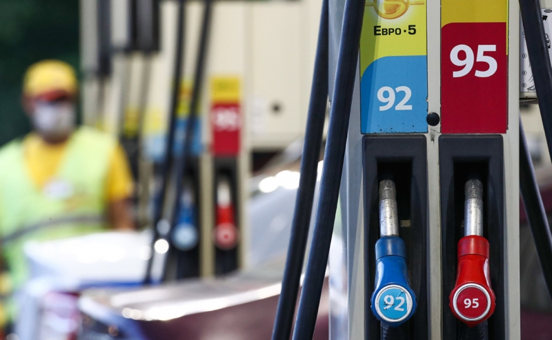 Правительство поручило увеличить объем продаж бензина на бирже на 1%