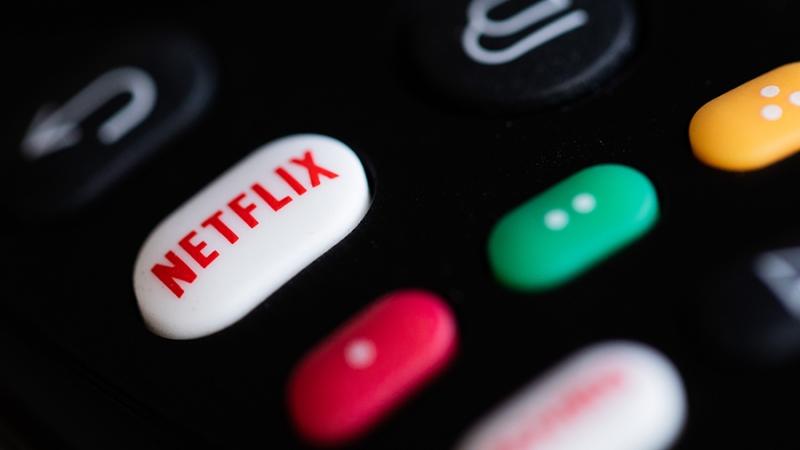 Продюсерский центр Спилберга договорился о выпуске фильмов на Netflix