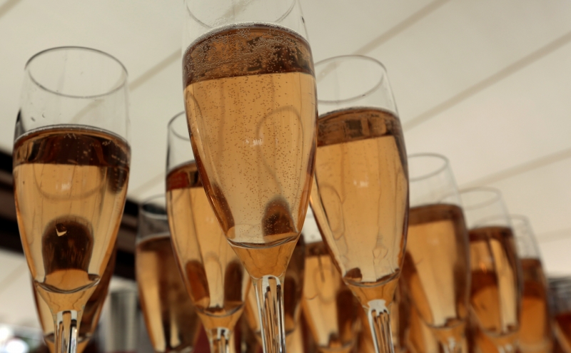 Moet Hennessy предупредила об остановке отгрузок шампанского в Россию