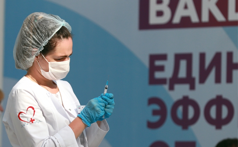 В Петербурге назвали долю заболевших COVID после вакцинации
