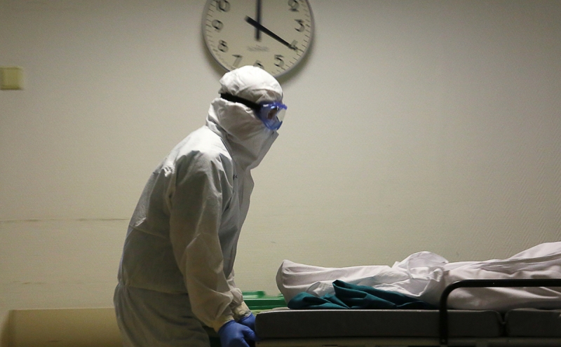 В России второй день подряд зафиксировали менее 800 смертей от COVID