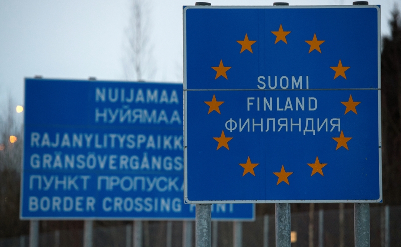 Финляндия начнет выдавать россиянам визы без гарантий въезда в страну