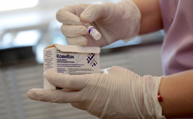 «Коммерсантъ» узнал о приостановке выпуска вакцины «КовиВак»