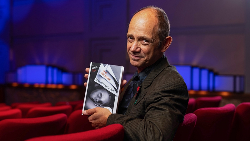 Писатель Дэймон Гэлгут получил Букеровскую премию за роман «Обещание»