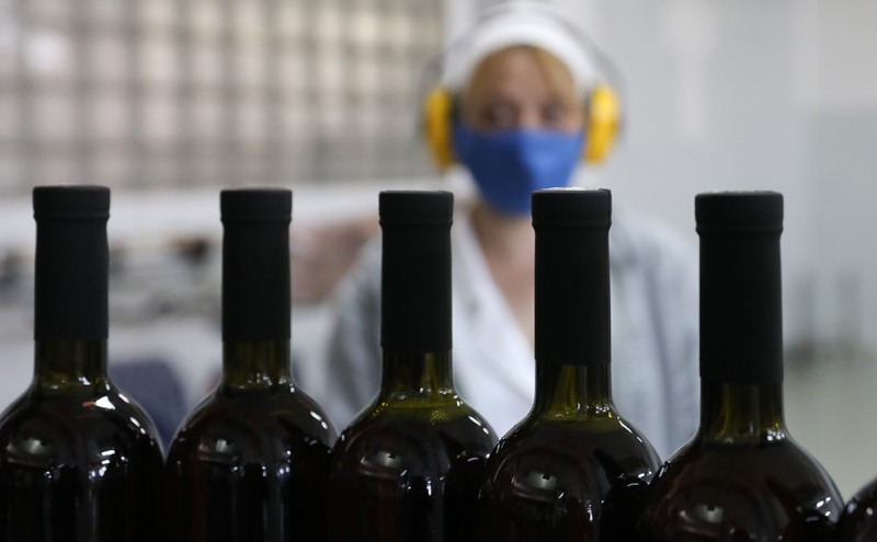 Минфин и «Почта России» раскрыли детали проекта по продаже вина онлайн