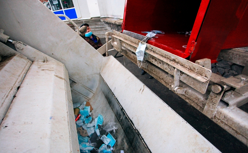 Собянин предложил вывозить часть отходов из больниц как обычный мусор