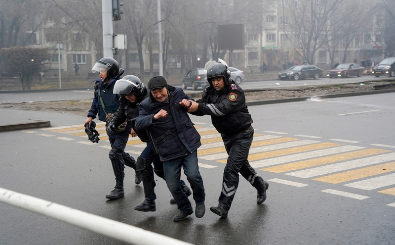 За участие в беспорядках в Казахстане задержали почти 8 тыс. человек