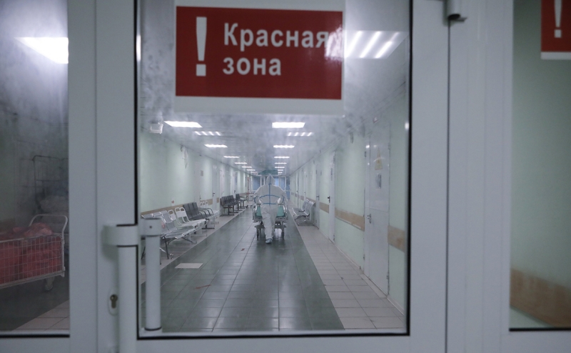 Число госпитализаций с COVID в России упало до минимума почти за месяц