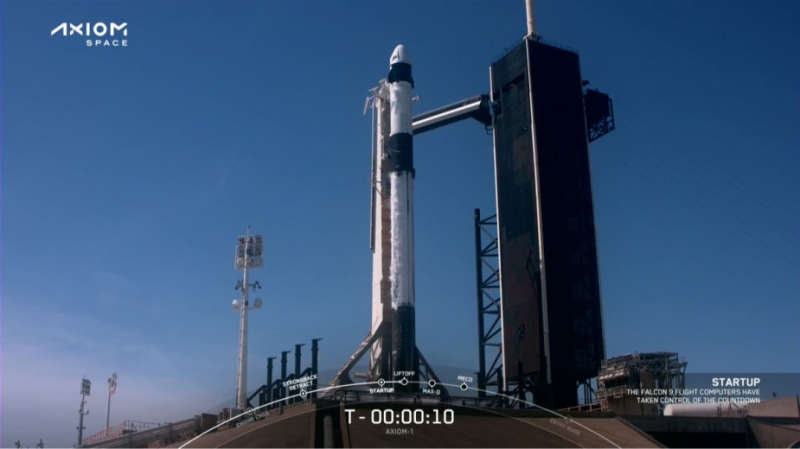 SpaceX отправила на МКС первый частный экипаж