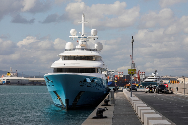 Суд Фиджи запретил «связанной с Керимовым яхте» покидать порт