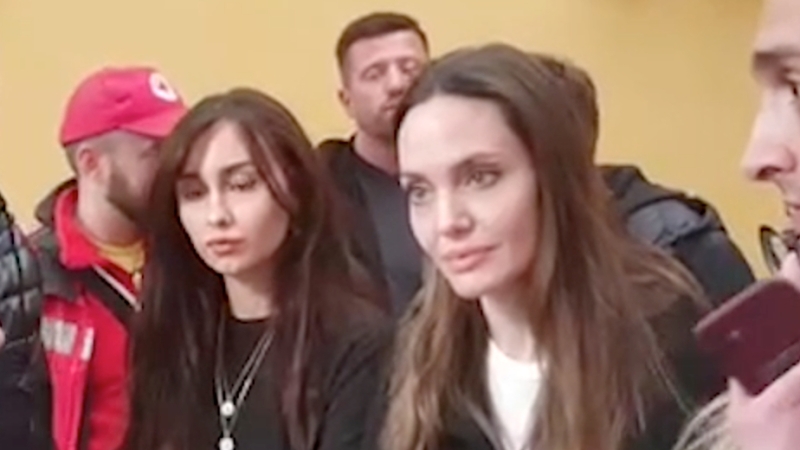 Джоли рассказала о встрече во Львове с пострадавшими в Краматорске детьми