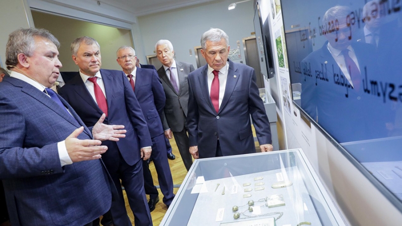Глава Татарстана посетил в Госдуме выставку в честь 1100-летия принятия ислама