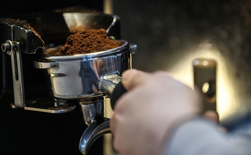 Пандемия и возросшие цены на сырье снизили потребление кофе в России