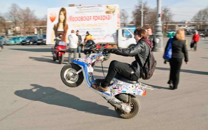 В Совфеде предложили ввести ОСАГО для электросамокатов и скутеров