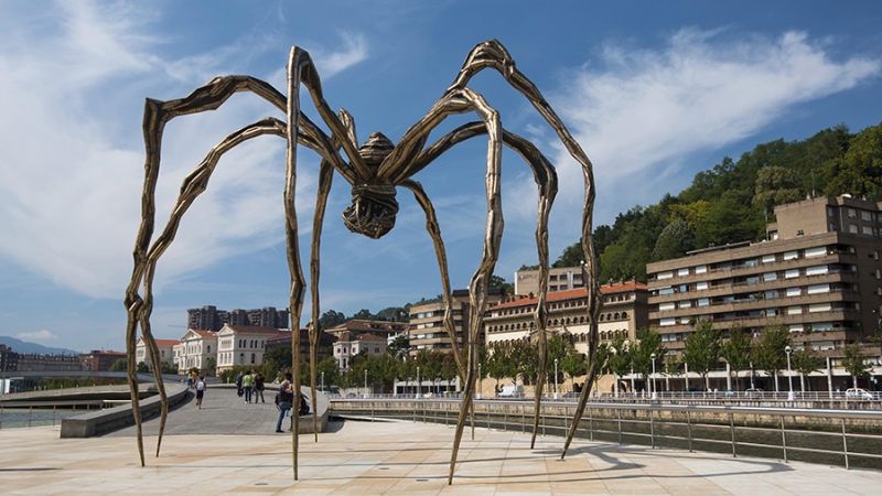 Скульптуру в виде огромного паука продали за $40 млн
