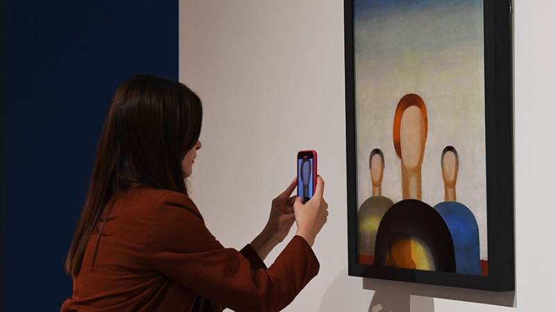 Поврежденную вандалом картину Лепорской впервые показали после реставрации
