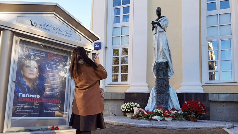 В Москве открыли памятник оперной певице Галине Вишневской