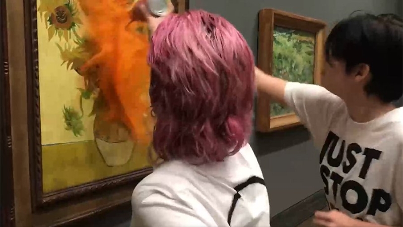 В Национальной галерее Лондона прокомментировали инцидент с супом на картине Ван Гога