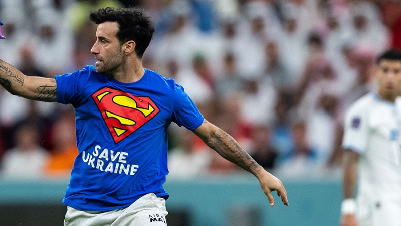 Названа личность выбежавшего на поле во время матча ЧМ-2022 Португалия — Уругвай