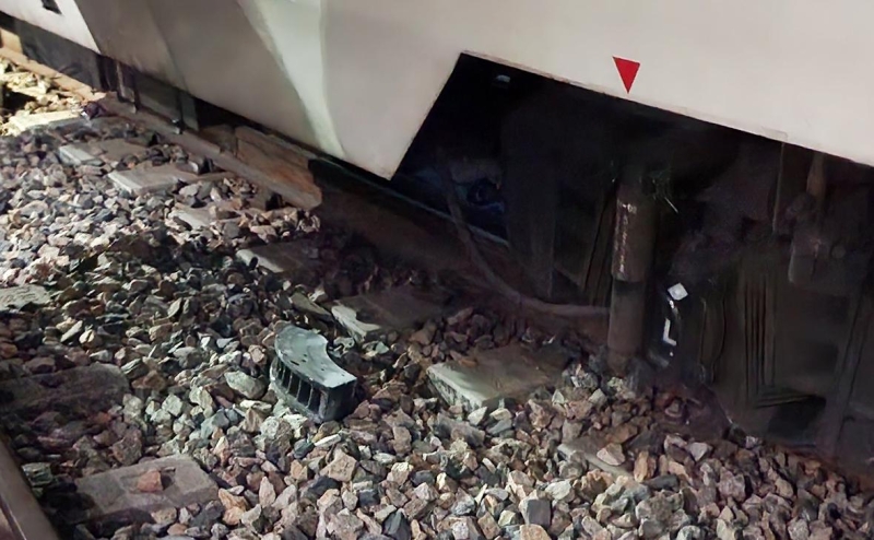 При сходе поезда с рельсов в центре Сеула пострадали 30 человек