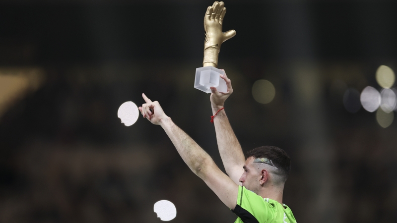 Аргентинский вратарь объяснил неприличный жест с «Золотой перчаткой»