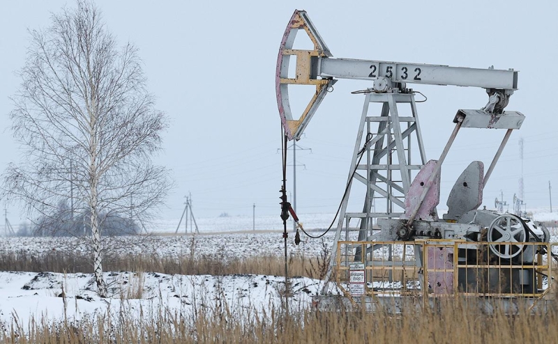 Страны Запада установили потолок цен на российскую нефть. Что это
