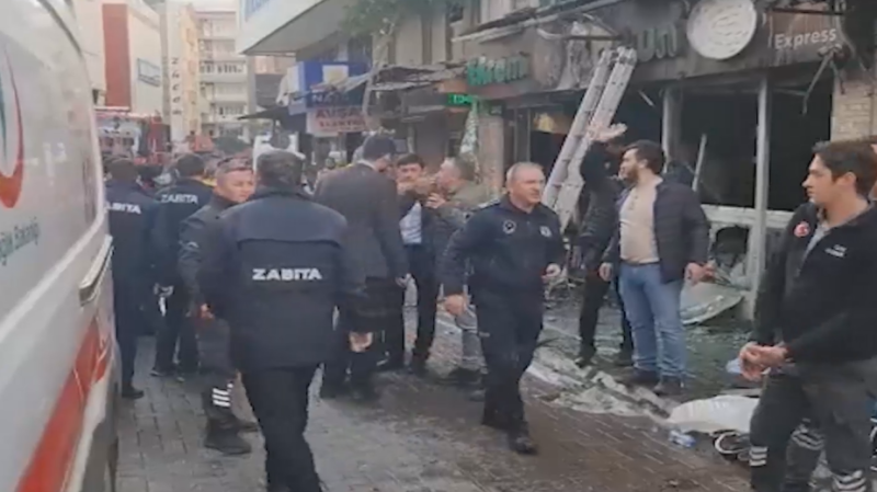 В Турции семь человек погибли при взрыве в ресторане