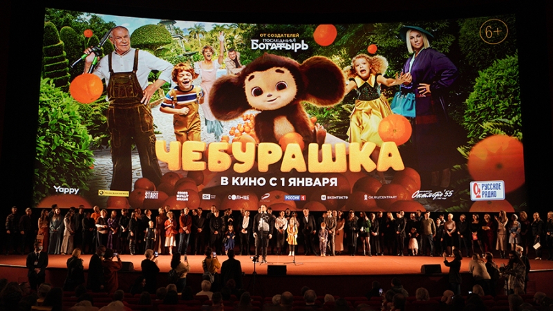 Песков призвал заполнить нишу кино отечественными фильмами