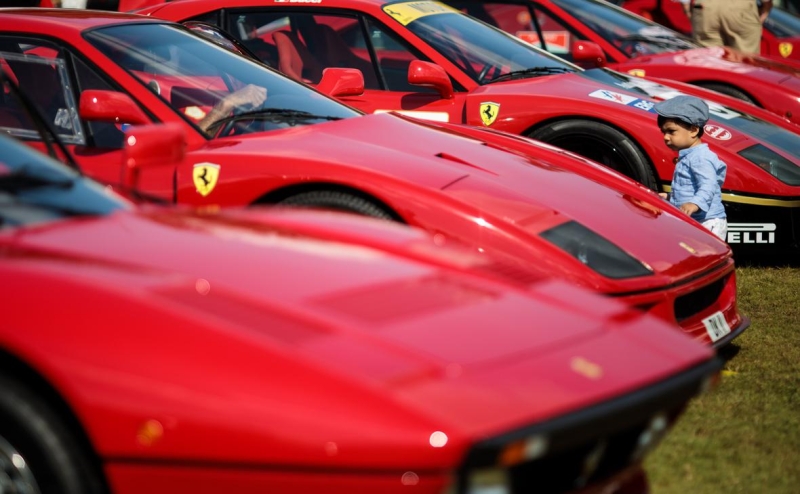Bloomberg узнал о «потрясшем Брюссель» требовании Ferrari и Porsche