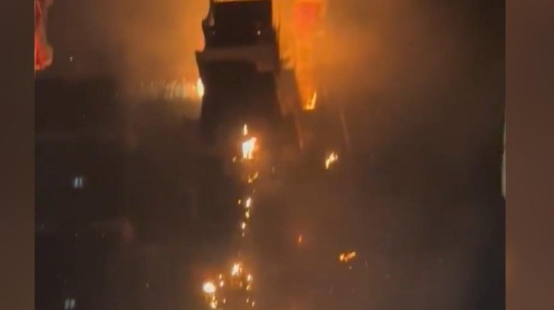 В Гонконге загорелся строящийся 42-этажный небоскреб