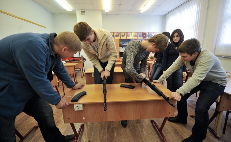 В России заменят уроки ОБЖ на занятия о безопасности и защите Родины